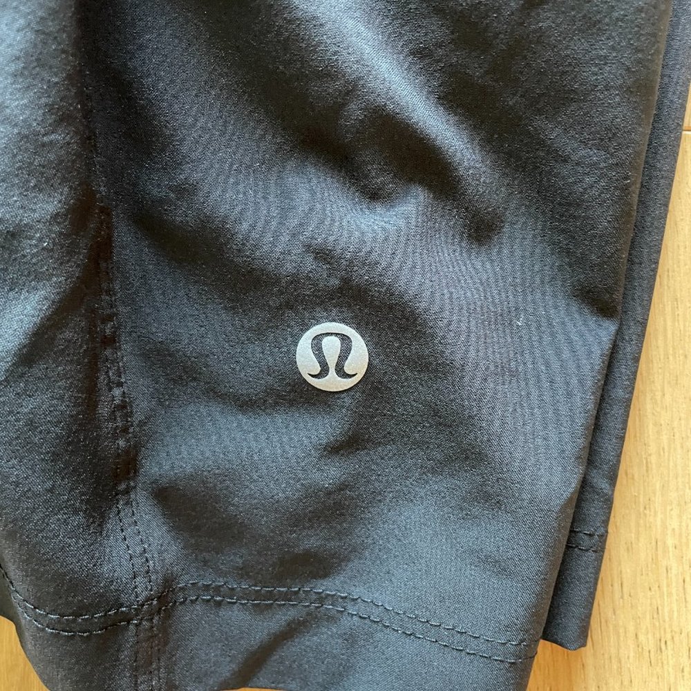 Lululemon Large Pace Breaker Lined Short 9" - Picture 3 of 10